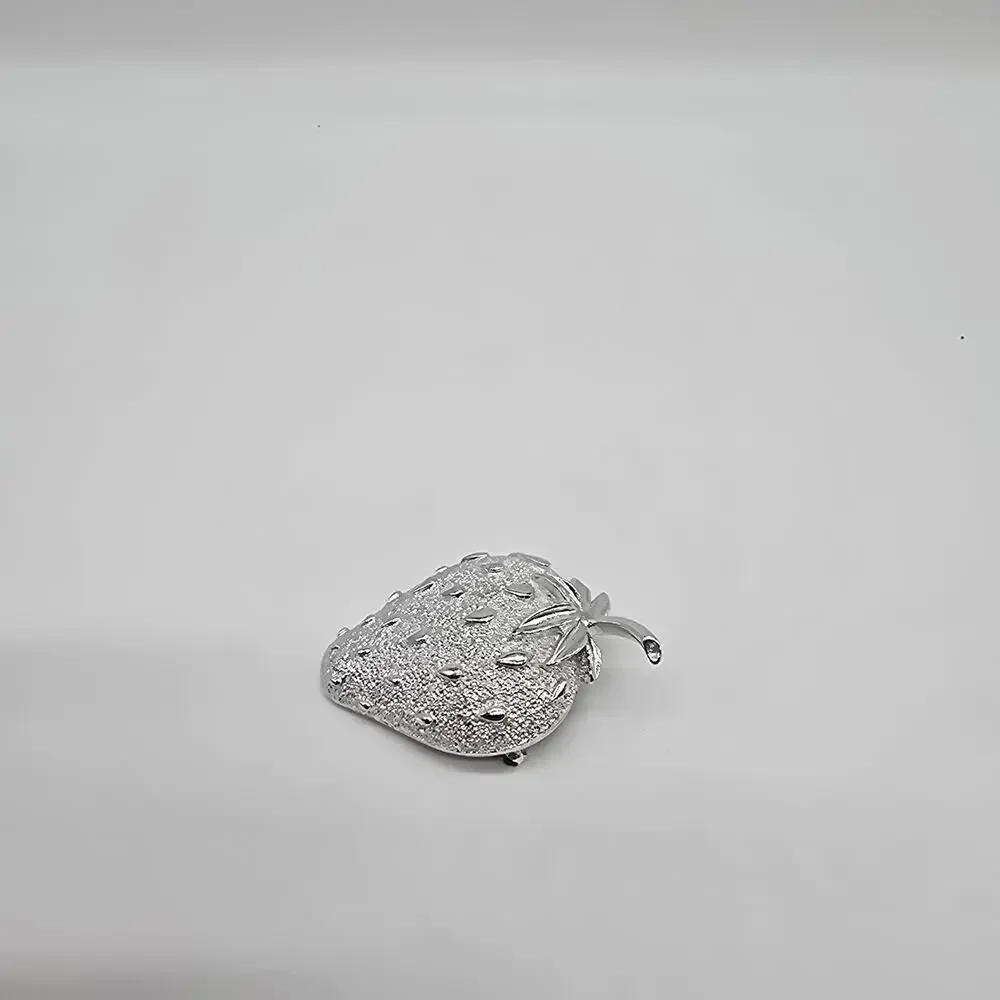 Vintage Sarah Coventry Textured Strawberry Brooch Pin Silver Tone Costume Estate